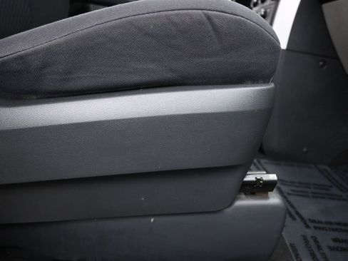 Used 2010 Dodge Grand Caravan Hero image 12