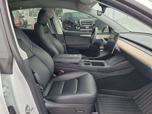 Used 2023 Tesla Model Y Long Range image 25