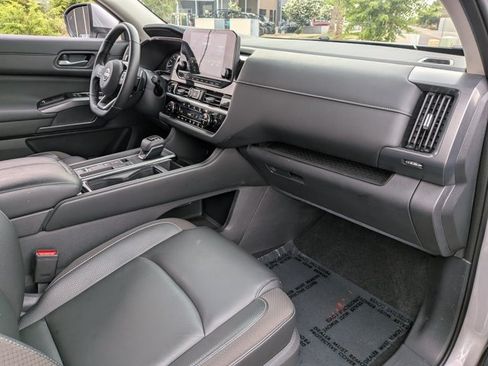 Used 2022 Nissan Pathfinder SL FWD image 29