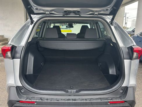 Used 2025 Toyota RAV4 XLE image 29