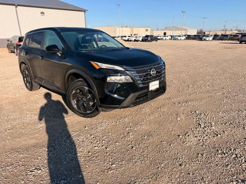 Certified 2025 Nissan Rogue SV image 3