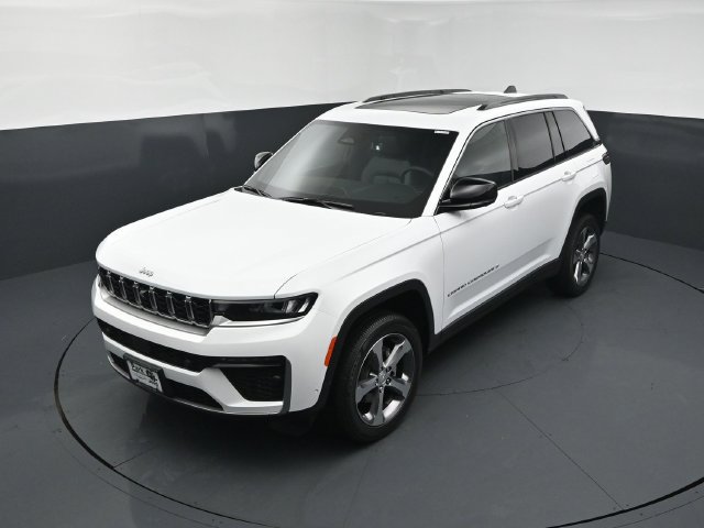 New 2026 Jeep Grand Cherokee Limited w/ Luxury Tech Group II AWD/4WD image 13