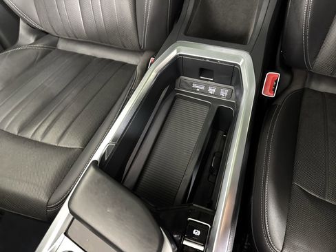 Used 2020 Audi e-tron Premium Plus image 16