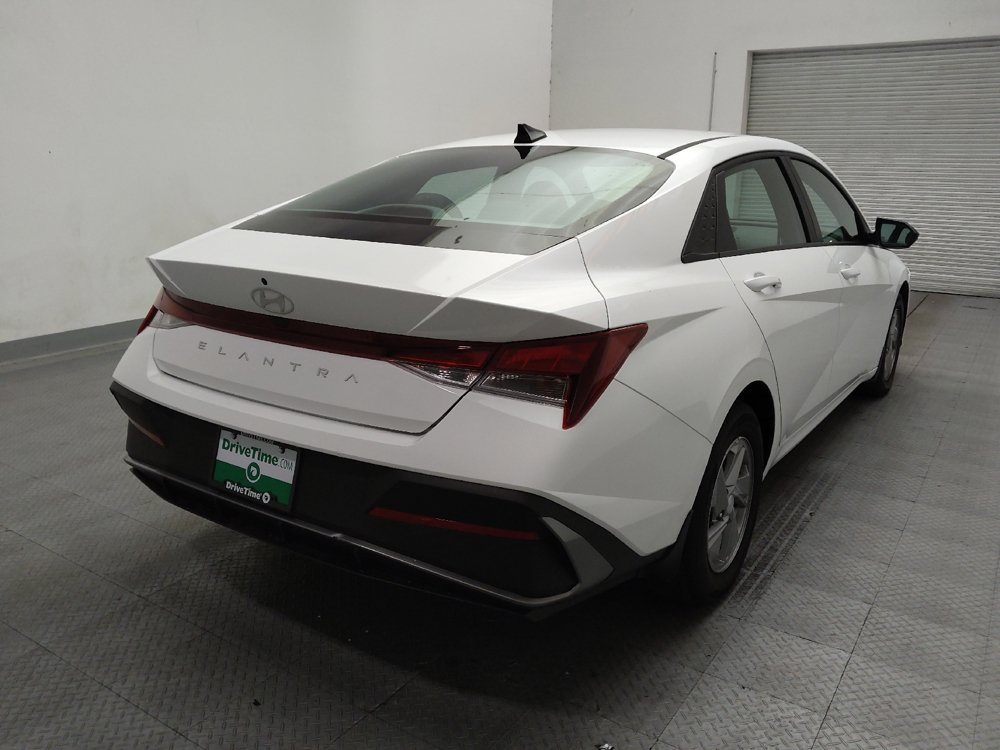 Used 2025 Hyundai Elantra SE FWD image 7