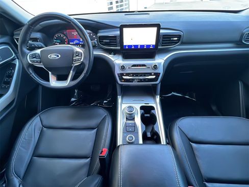 Used 2020 Ford Explorer XLT w/ Equipment Group 202A image 10