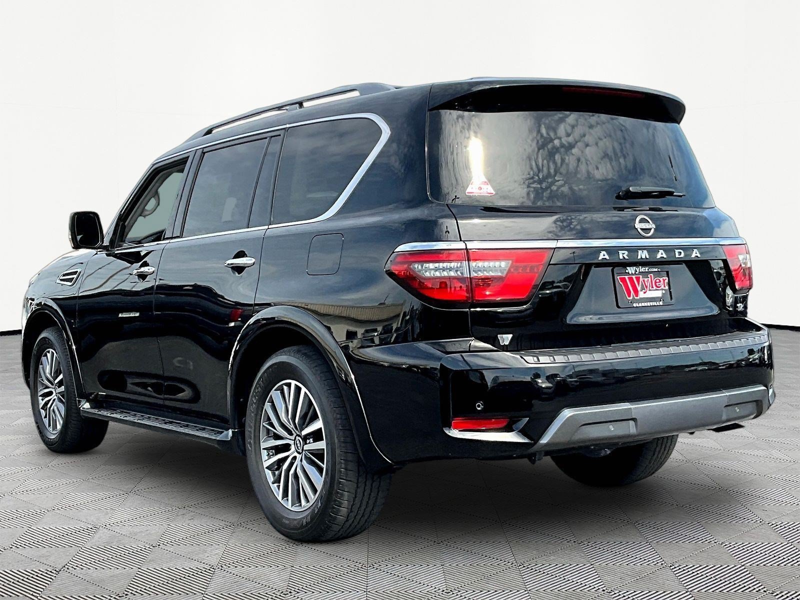 Used 2023 Nissan Armada SL w/ Captain's Chairs Package AWD/4WD image 4