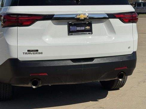 Used 2023 Chevrolet Traverse LT w/ Rear Camera Mirror Package FWD image 8
