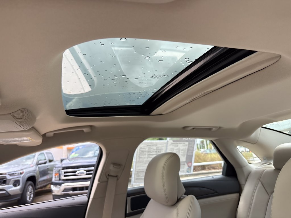 Used 2017 Lincoln MKZ Reserve FWD image 8