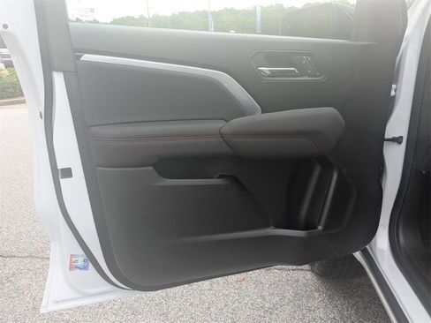 Certified 2025 Chevrolet Colorado Z71 w/ Z71 Convenience Package 2 image 12