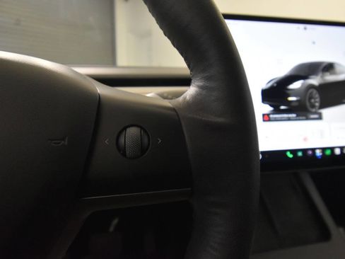 Used 2023 Tesla Model Y Long Range AWD/4WD image 27