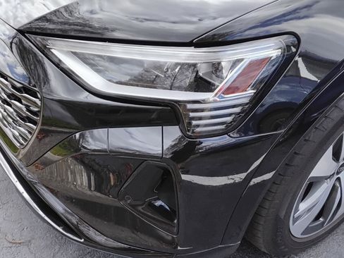 Certified 2024 Audi Q8 e-tron Premium image 7