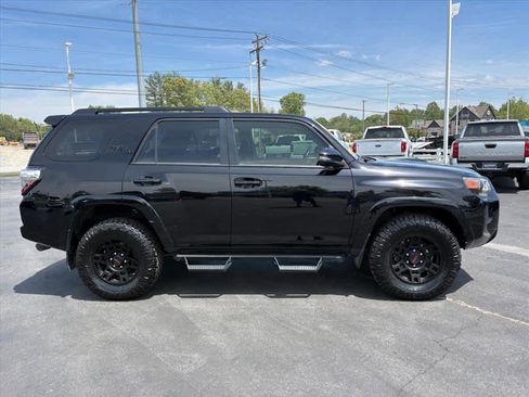 Used 2024 Toyota 4Runner TRD Off-Road Premium w/ Moonroof Package AWD/4WD image 2