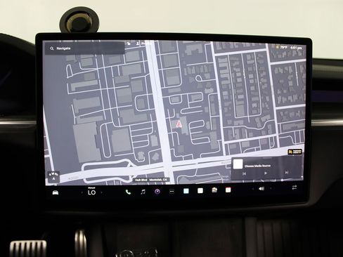 Used 2022 Tesla Model S Plaid image 15