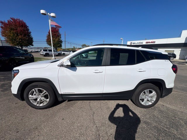 Used 2023 GMC Terrain SLE w/ Driver Convenience Package FWD image 8