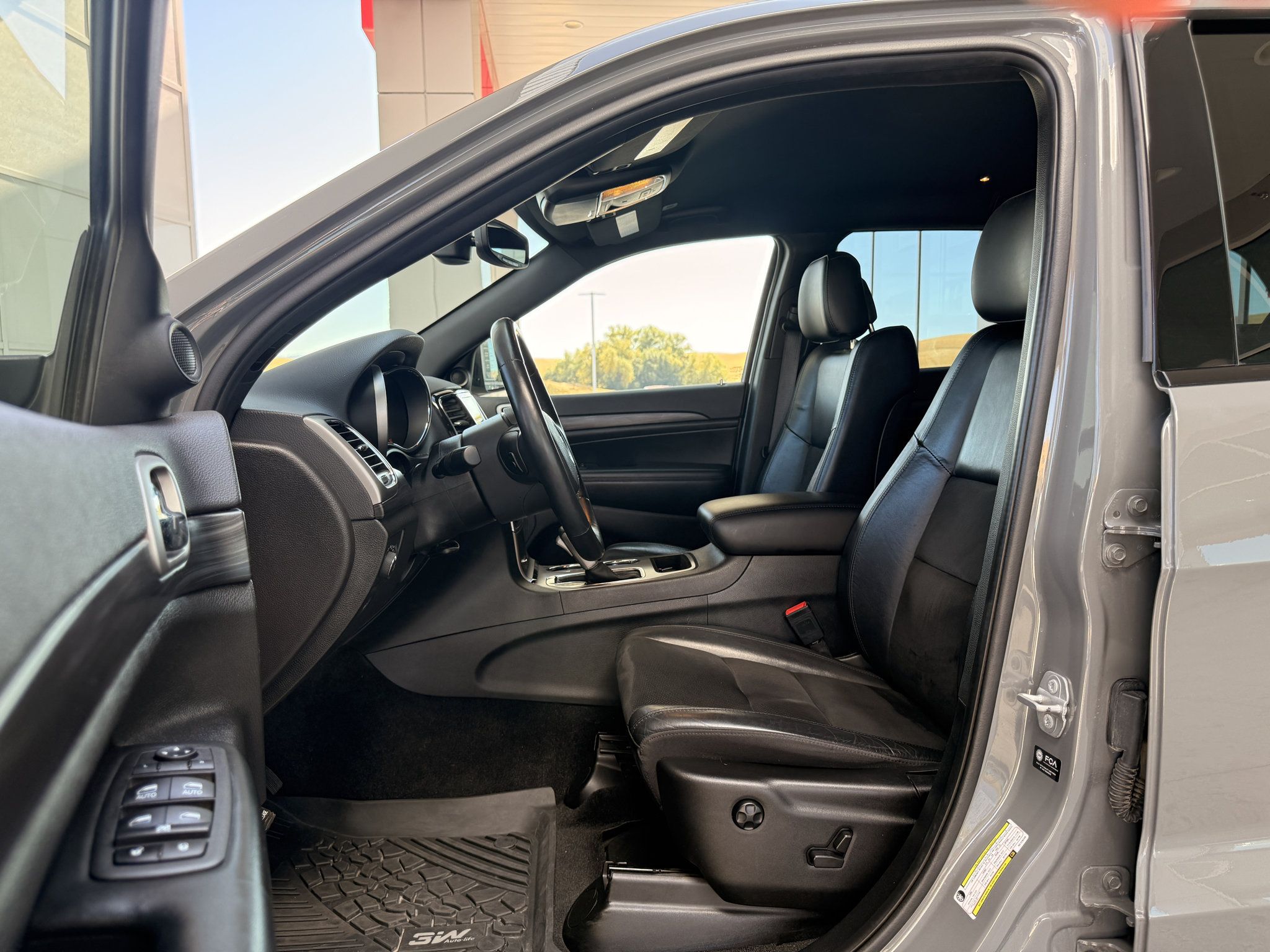 Used 2022 Jeep Grand Cherokee Laredo X RWD image 13