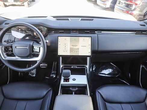 New 2026 Land Rover Range Rover Long Wheelbase SE image 13