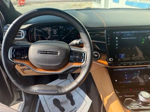 Used 2022 Jeep Grand Wagoneer Series III AWD/4WD image 16