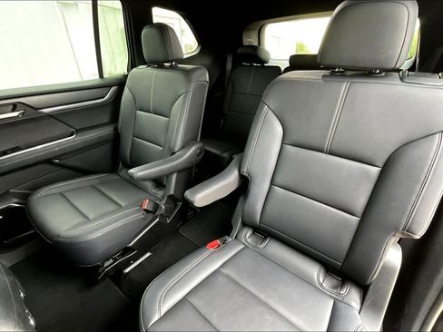 Used 2024 GMC Acadia Elevation image 34