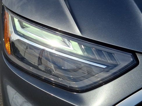 Used 2023 Audi Q5 2.0T Premium Plus w/ Premium Plus Package AWD/4WD image 9
