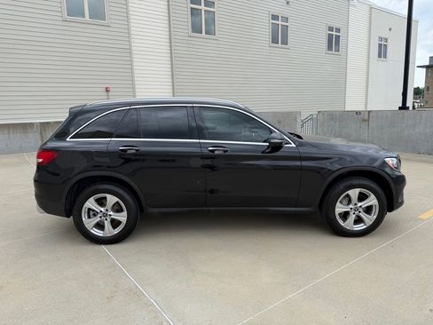 Used 2017 Mercedes-Benz GLC 300 image 2