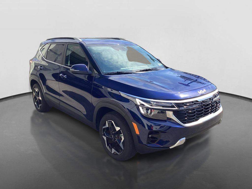 Used 2025 Kia Seltos EX w/ EX Sunroof Package AWD/4WD image 3