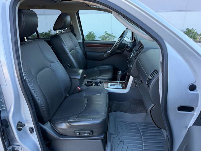 Used 2012 Nissan Pathfinder LE AWD/4WD image 21