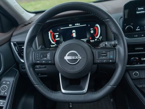 Used 2022 Nissan Rogue Platinum w/ Head-Up Display Package image 13