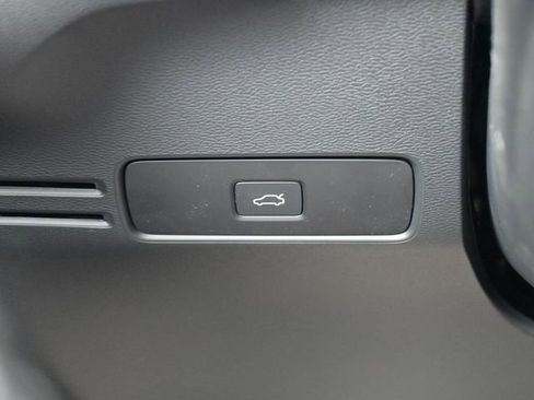 New 2026 Volvo XC40 B5 Ultra w/ Protection Package Premier image 27