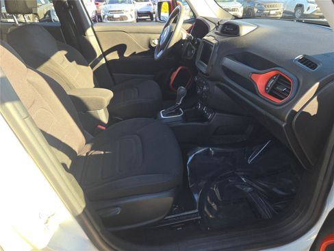 Certified 2020 Jeep Renegade Latitude image 7