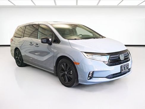 Used 2023 Honda Odyssey Sport image 3