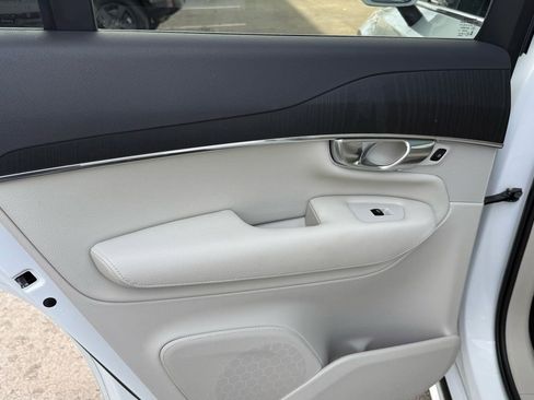 Used 2020 Volvo XC90 T6 Momentum image 30
