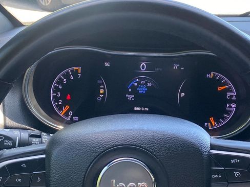 Used 2019 Jeep Grand Cherokee Altitude AWD/4WD image 22