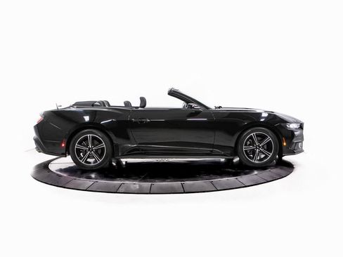 Used 2024 Ford Mustang Convertible image 8