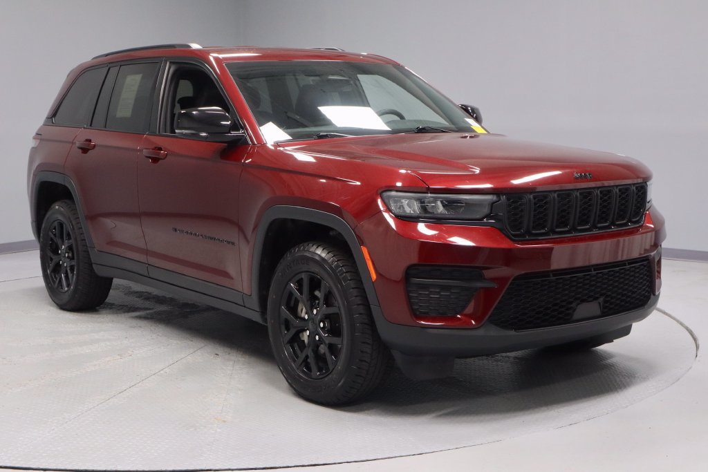 Used 2025 Jeep Grand Cherokee Altitude AWD/4WD image 1