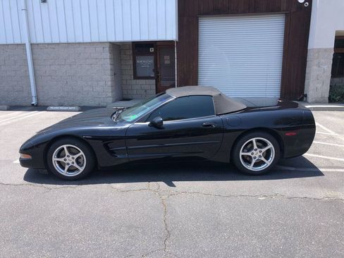 Used 1999 Chevrolet Corvette Convertible RWD image 25