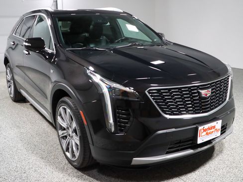 Used 2023 Cadillac XT4 Premium Luxury image 5