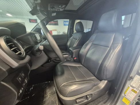 Used 2021 Toyota Tacoma TRD Off-Road w/ TRD Premium Off Road Package AWD/4WD image 11