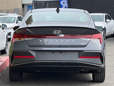 New 2025 Hyundai Elantra SEL image 7