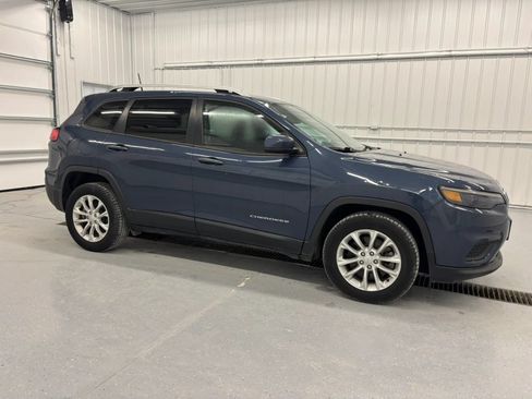 Used 2021 Jeep Cherokee Latitude FWD image 2