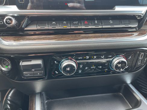 Used 2023 GMC Sierra 1500 Elevation w/ Preferred Package image 15