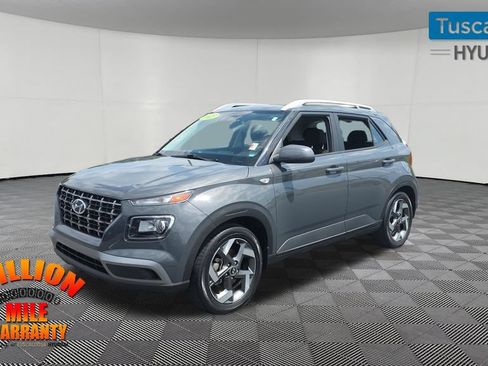 Used 2023 Hyundai Venue SEL FWD image 3