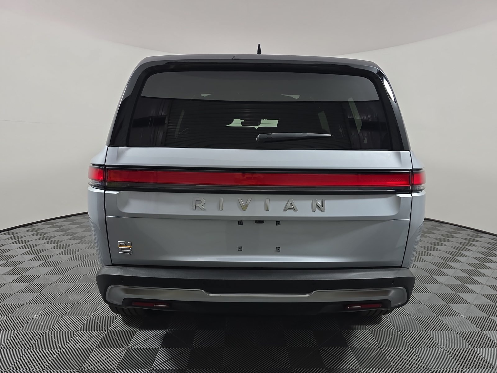 Used 2024 Rivian R1S Adventure Quad AWD/4WD image 4