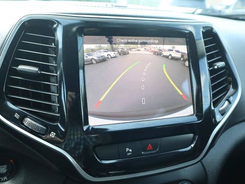 Used 2019 Jeep Cherokee Limited AWD/4WD image 22