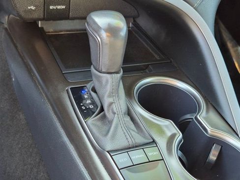 Used 2024 Toyota Camry SE FWD image 20