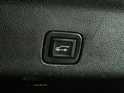 Used 2021 Cadillac Escalade Premium Luxury AWD/4WD image 37