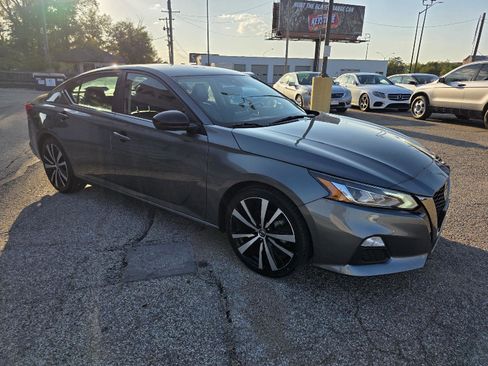 Used 2022 Nissan Altima 2.5 SR image 3