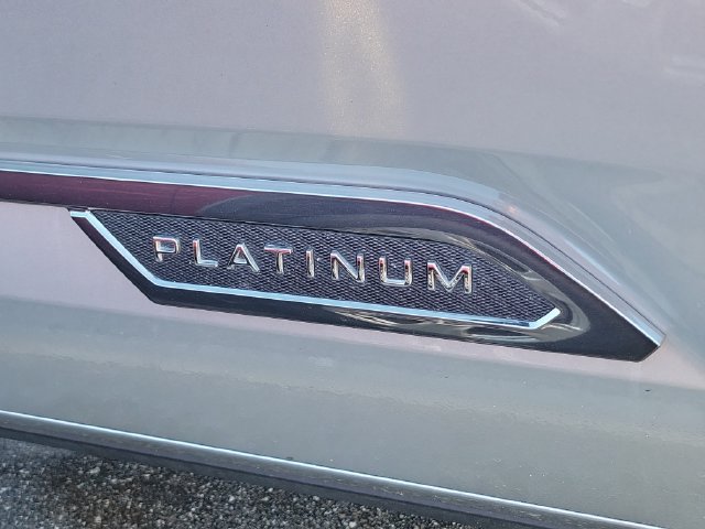Used 2025 Toyota Tundra Platinum AWD/4WD image 5