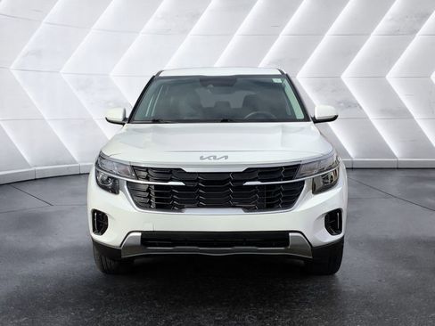 Used 2025 Kia Seltos LX AWD/4WD image 2