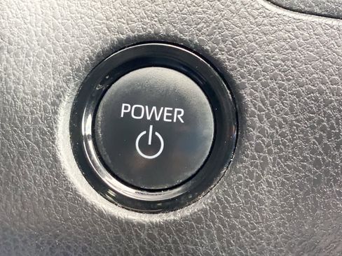 Used 2025 Toyota Camry SE image 29