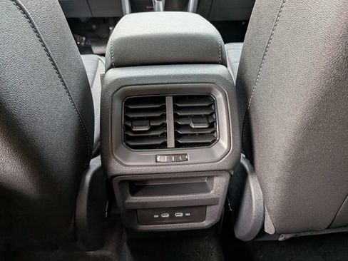 New 2026 Volkswagen Taos SE image 13